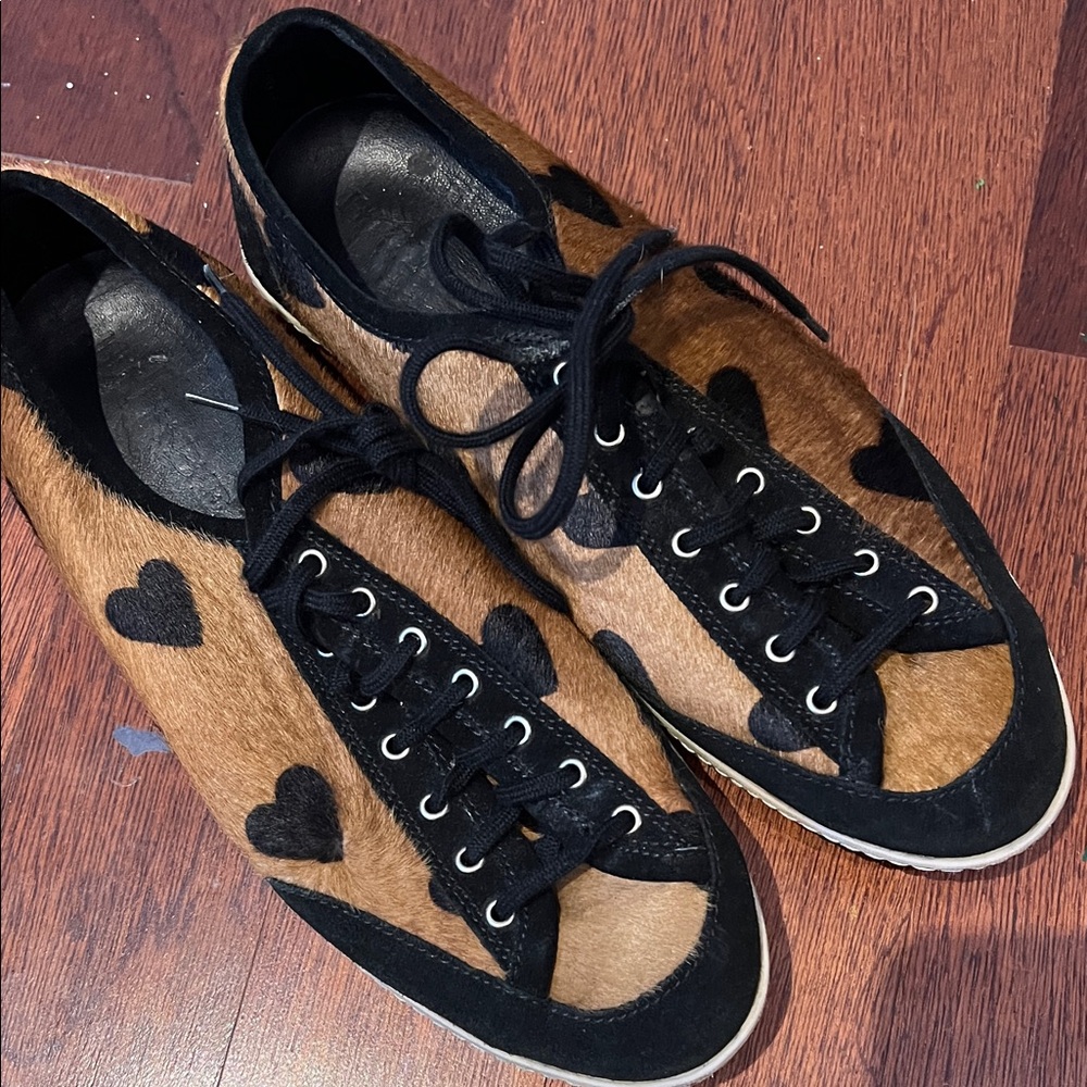 Burberry Black and Tan hearts print Sneakers, 38